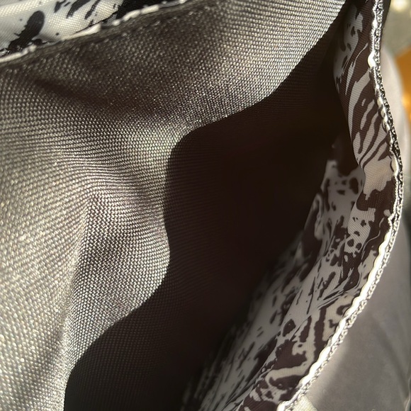 Nike Sportswear Futura 365 Crossbody Shoulderbag Color Black - Picture 9 of 15